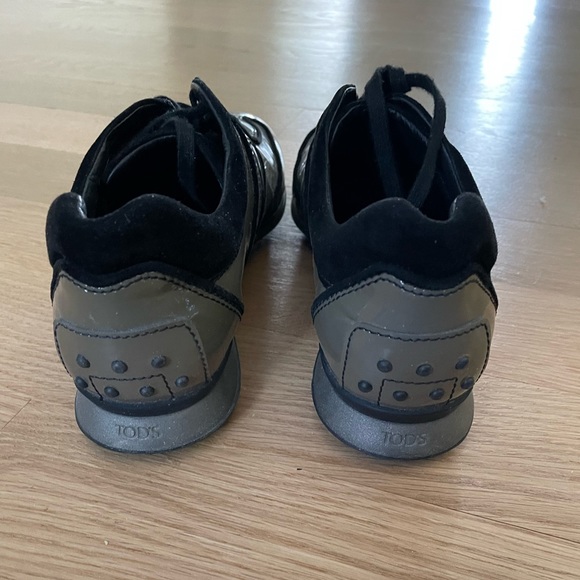 Tod’s gray and black patent sneaker - Picture 5 of 8